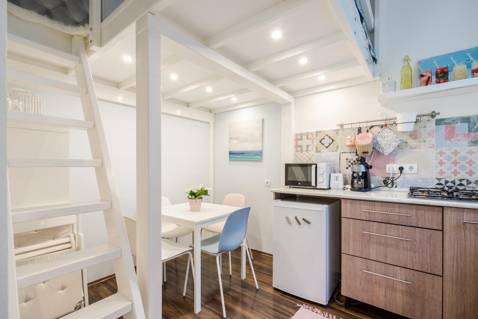 Bpr Stylish Mosaic Home With Terrace Budapest Bagian luar foto