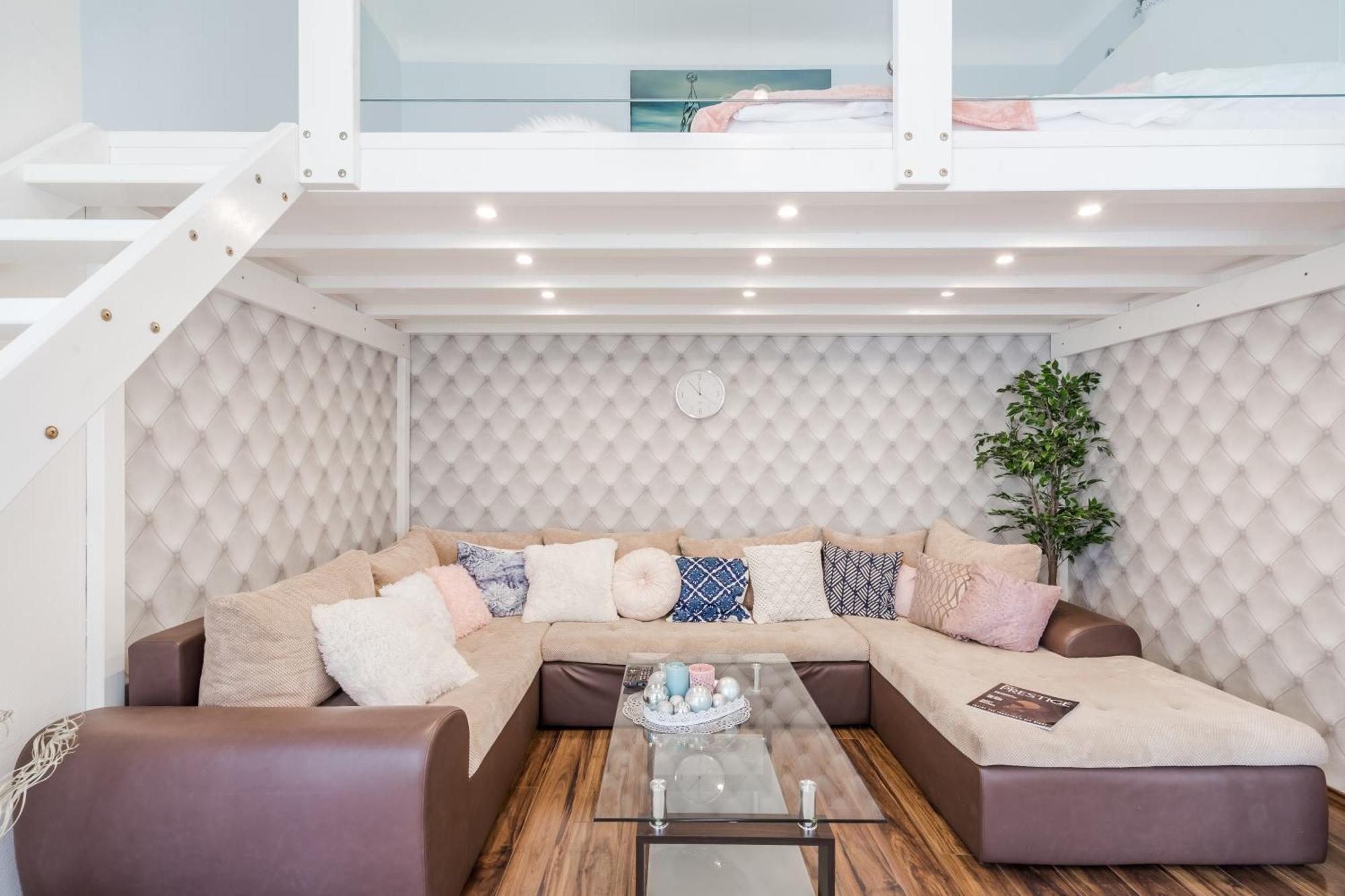 Bpr Stylish Mosaic Home With Terrace Budapest Bagian luar foto